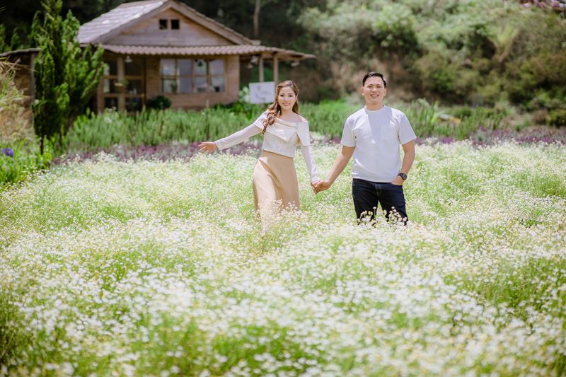 hinh cuoi da lat mau trong sang