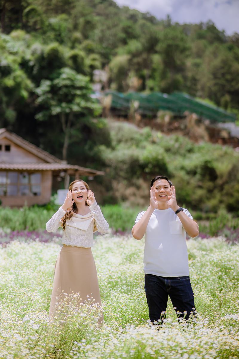 hinh cuoi da lat mau trong sang