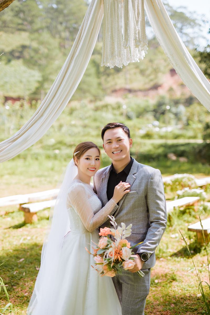 hinh cuoi da lat mau trong sang