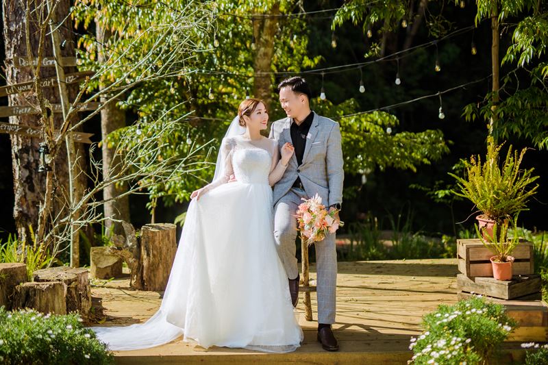 hinh cuoi da lat mau trong sang